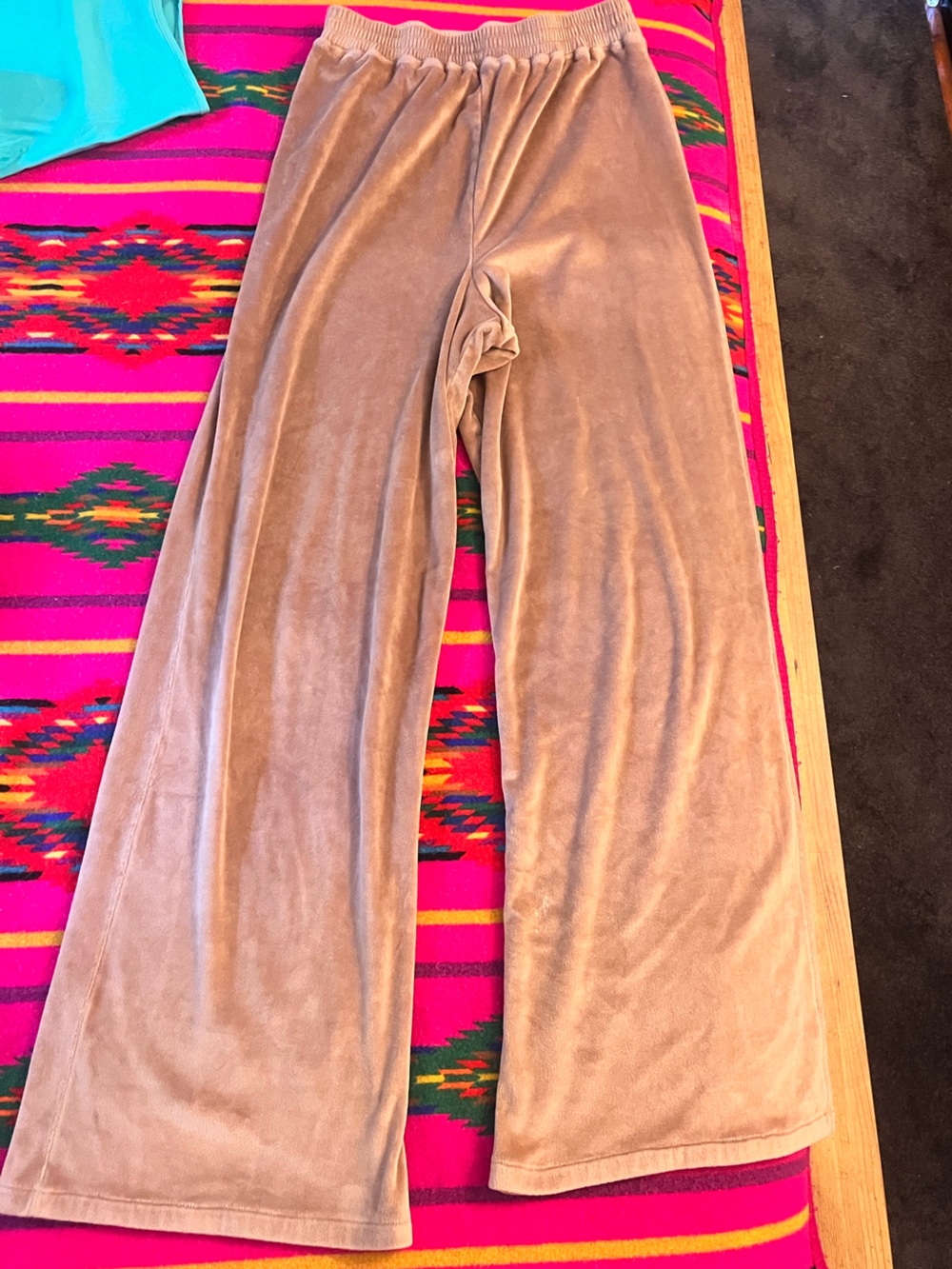 SKIMS Wide-Leg Velour Lounge Pants in Taupe